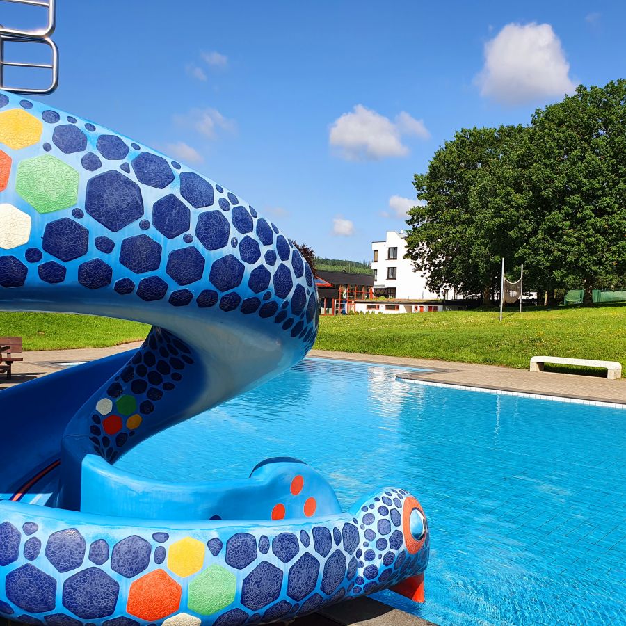 Außenbecken Finto mit Rutsche